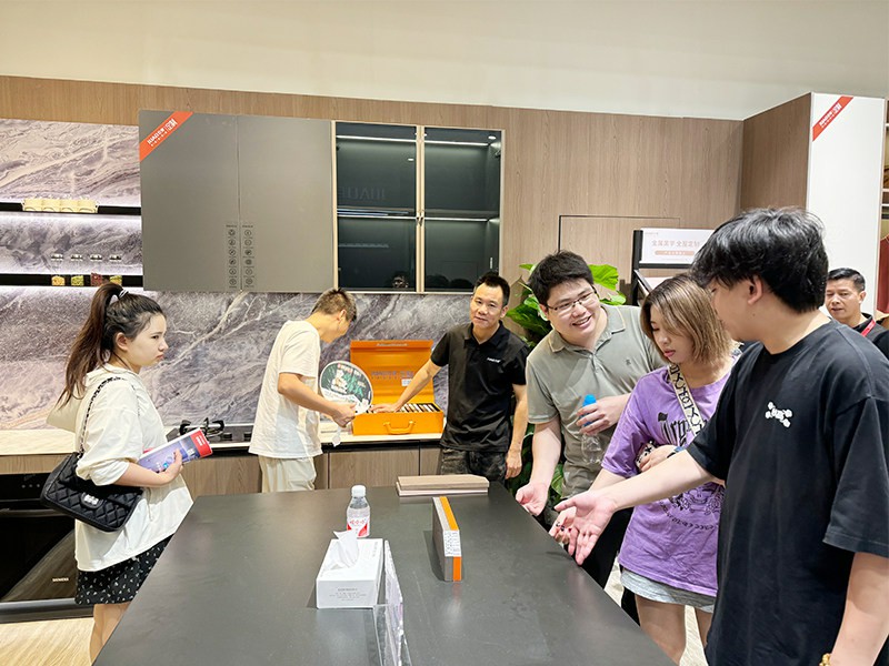 PA视讯(亚洲区)官方网站-PlayAce AG旗舰
全屋顶墙柜